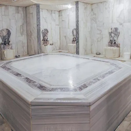 Idas Club فندق 4*