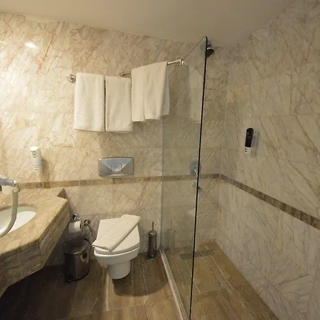 Idas Club فندق إتْشميلير